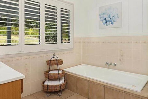 Avocado Grove B & B - Tourism Caloundra 4