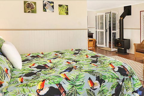Avocado Grove B & B - Tourism Caloundra 2