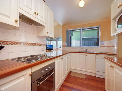 Salt Water At Fingal Bay - Tourism Caloundra 3