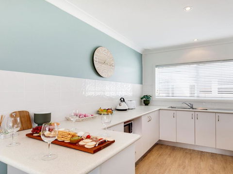 Ocean Blue Apartment Three Apartment On 2nd Level - Tourism Caloundra 3