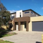 Modern Beachside 5 Bedrooms - Tourism Caloundra 0