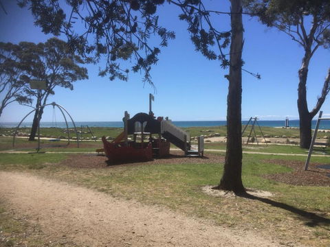 At HOME On HOLMES - Tourism Caloundra 2