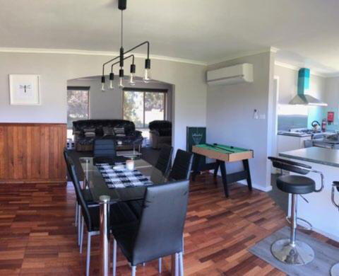 At HOME On HOLMES - Tourism Caloundra 5