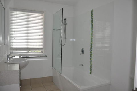 24 Esprit Drive Beach Home With Open Plan Living & Walking Distance To Beach - Tourism Caloundra 6