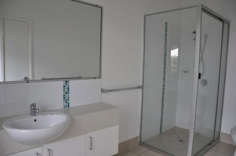 24 Esprit Drive Beach Home With Open Plan Living & Walking Distance To Beach - Tourism Caloundra 2