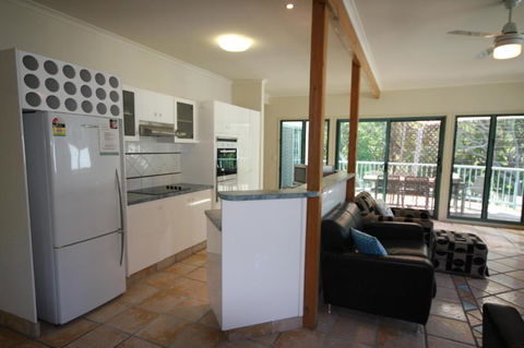 20 Orania Court Spacious Home With Swimming Pool - Tourism Caloundra 1