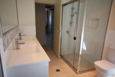 20 Orania Court Spacious Home With Swimming Pool - Tourism Caloundra 5