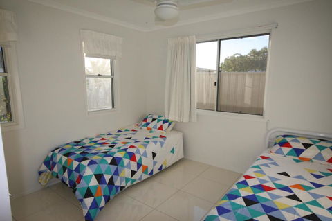 62 Tingira Close Modern Lowset Home With Swimming Pool Outdoor Area Ample Parking. Pet Friendly - Tourism Caloundra 6