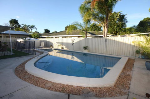 62 Tingira Close Modern Lowset Home With Swimming Pool Outdoor Area Ample Parking. Pet Friendly - Tourism Caloundra 4