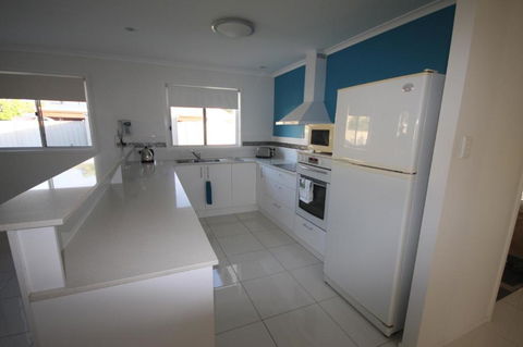62 Tingira Close Modern Lowset Home With Swimming Pool Outdoor Area Ample Parking. Pet Friendly - Tourism Caloundra 5