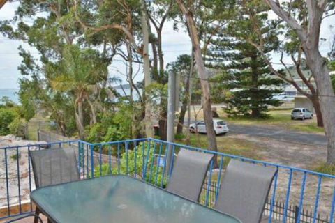 5 Ocean Breeze Shoal Bay Avenue Fabulous Location Opposite Shoal Bay Beach! - Tourism Caloundra 0