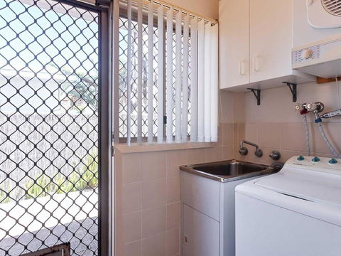 3 Ambleside 9 Shoal Bay Avenue Air Con WIFI & Close To The Water & Shoal Bay Shops - Tourism Caloundra 6