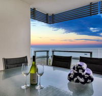 Oceana Darwin Central Oceanfront 3 bedroom 2 Lounge Room Pool Gym Tennis Court Sleeps 9 - Tourism Caloundra