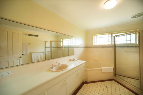Birchgrove Apartments - Tourism Caloundra 5