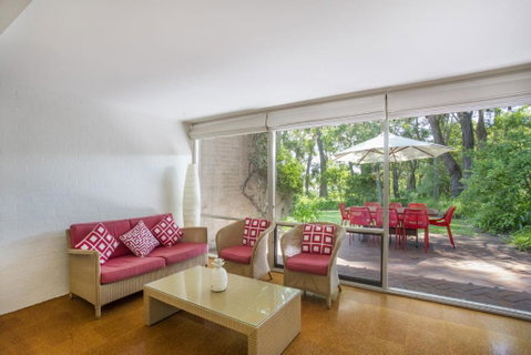 6 / 1 Riversdale Ave Mollymook Exclusive - Tourism Caloundra 2