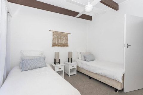 Mollymooks Tee To Sea 19 Buchan Street - Tourism Caloundra 5