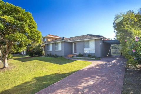 77 Lake Entrance Rd Waterfront Wonder - Tourism Caloundra 4