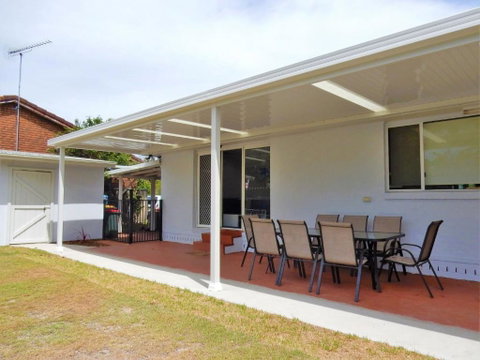77 Lake Entrance Rd Waterfront Wonder - Tourism Caloundra 2