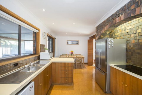 Relaxed Homely Retreat 57 Carroll Ave - Tourism Caloundra 6