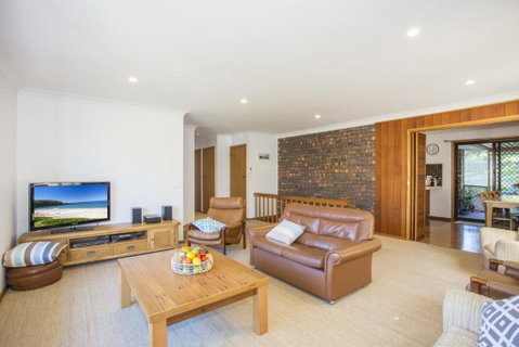 Relaxed Homely Retreat 57 Carroll Ave - Tourism Caloundra 3