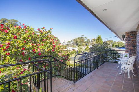 Relaxed Homely Retreat 57 Carroll Ave - Tourism Caloundra 5