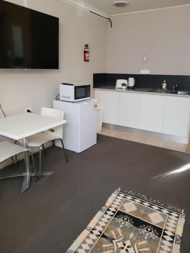 Jabiru Motel - Tourism Caloundra 6