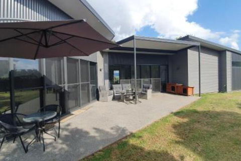 Hoof & Hound Country Escape - Tourism Caloundra 0
