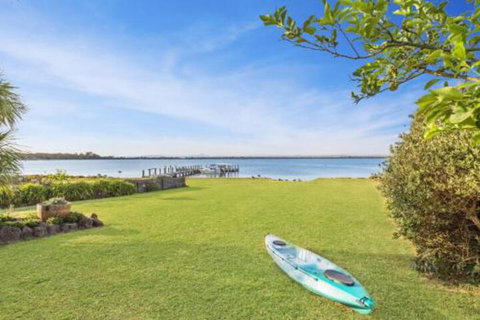 Eagle Point Getaway Waterfront Serenity! - Tourism Caloundra 7