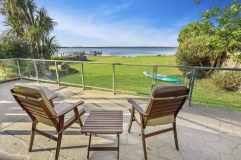 Eagle Point Getaway Waterfront Serenity! - Tourism Caloundra 0