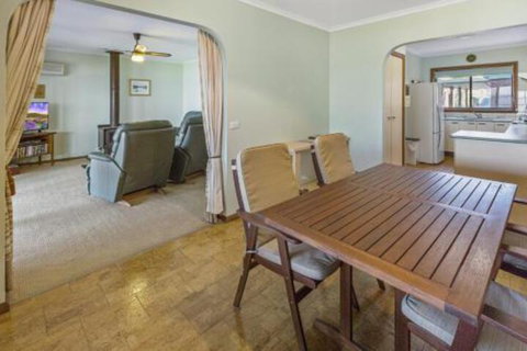 Eagle Point Getaway Waterfront Serenity! - Tourism Caloundra 5