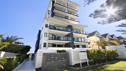 Amalfi Unit 11 Above All Else 50 King Street - Tourism Caloundra 5