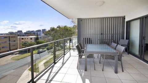 Amalfi Unit 11 Above All Else 50 King Street - Tourism Caloundra 1