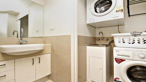 Amalfi Unit 11 Above All Else 50 King Street - Tourism Caloundra 4