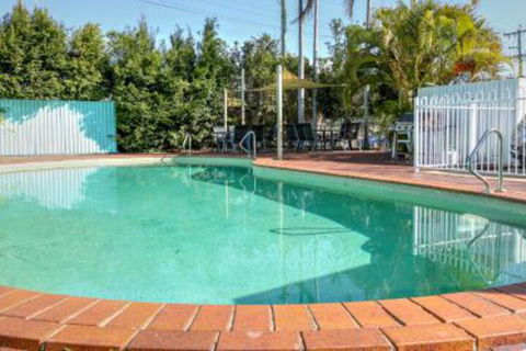 Jade Waters Hervey Bay - Tourism Caloundra 0