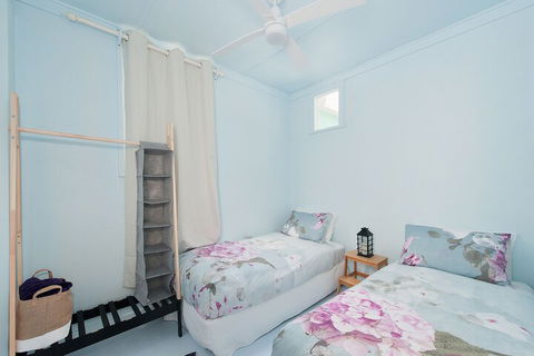Sand Beach House Breathtaking View & Amazing Position Directly Opposite The Beach! - Tourism Caloundra 7
