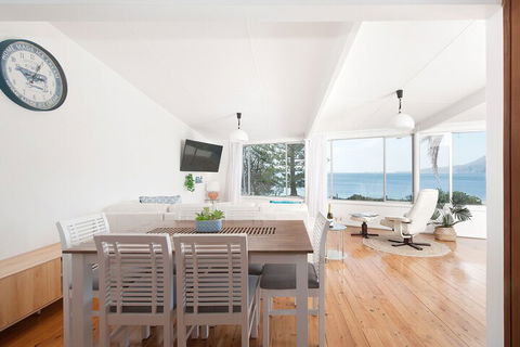 Sand Beach House Breathtaking View & Amazing Position Directly Opposite The Beach! - Tourism Caloundra 5