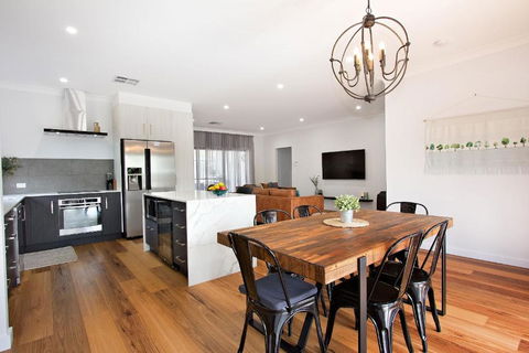 The Clyde Greenock - Tourism Caloundra 1