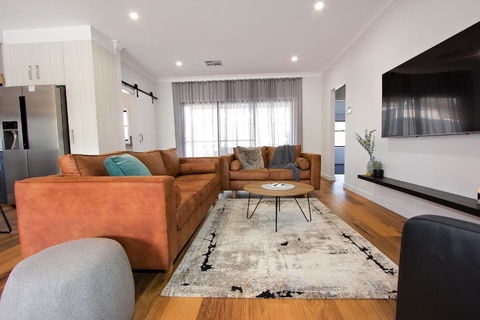 The Clyde Greenock - Tourism Caloundra 4