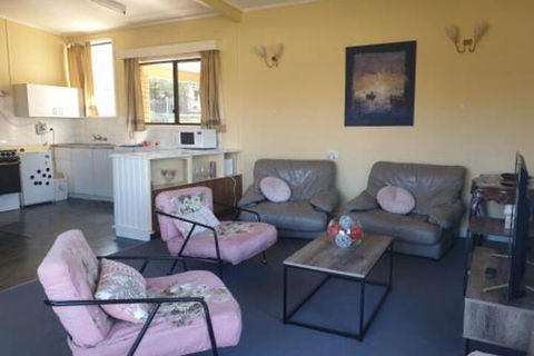 Cozy Beach Weekender - Tourism Caloundra 2