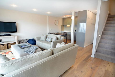 Molonys 14 - Tourism Caloundra 1