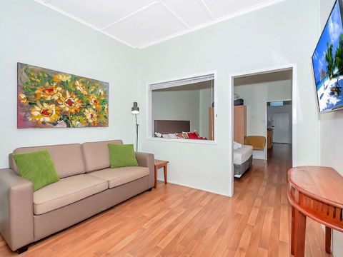 Easy Going Holiday Unit On McKenzie MK5 - Tourism Caloundra 2