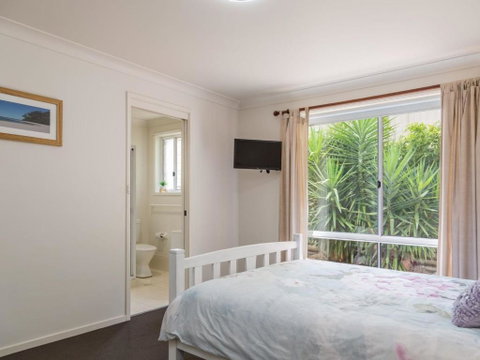Lovely Modern Villa Amidst Peaceful Surroundings - Tourism Caloundra 1