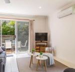 Lovely Modern Villa Amidst Peaceful Surroundings - Tourism Caloundra