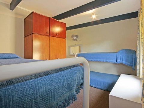 Matron 17 Narrawallee - Tourism Caloundra 3