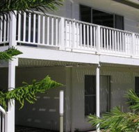 Wonky Pine Beach House NARRWALLEE 4 bedroom - Tourism Caloundra