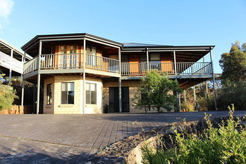 Waterside View - Tourism Caloundra 1