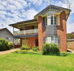 The Crescent Pet Friendly 1 Min to Beach - Tourism Caloundra