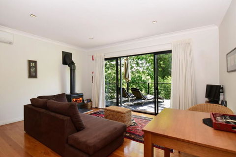 Cloudsong Chalet 4 Close To The Village Centre! - Tourism Caloundra 6