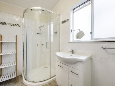 Salt Water Cottage - Tourism Caloundra 1