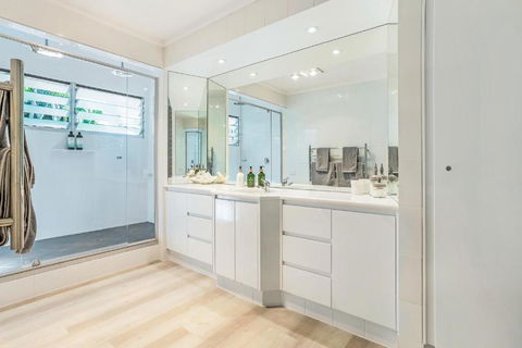 Beachside Luxury Sunrise Beach - Tourism Caloundra 3